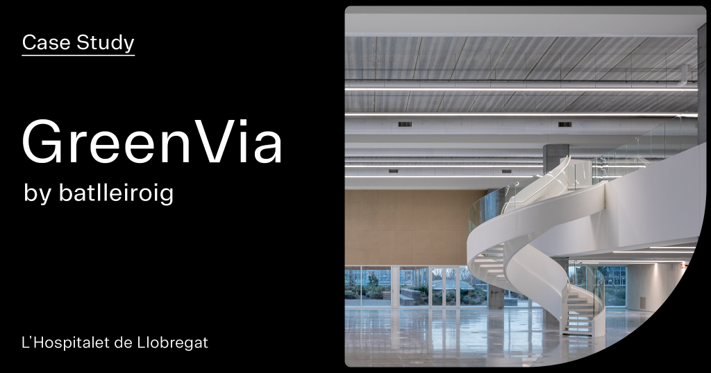 Interior de oficina de Greenvia con revestimiento de pared acústico HONEXT