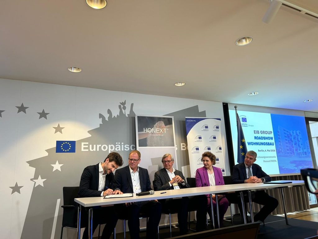 Agreement signing between HONEXT and WEPA supported by the European Investment Bank